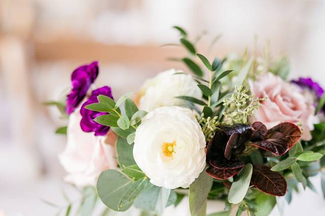 Floral setting with white and purple flowers
