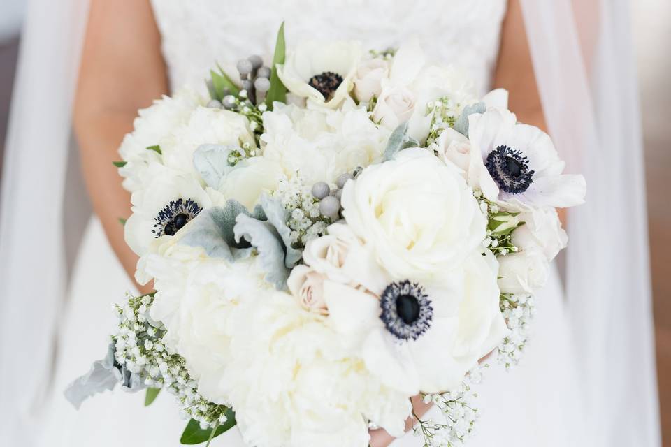 The bride with a bouquet of flowers