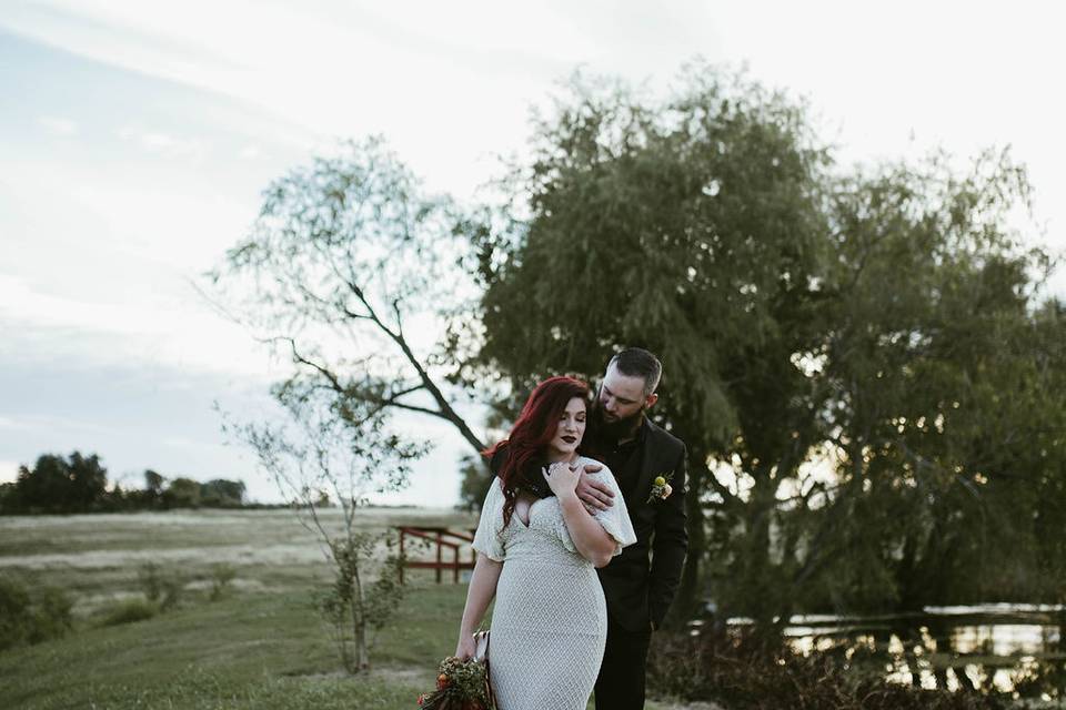 Groom embracing his bride | Rachel Lee Photography