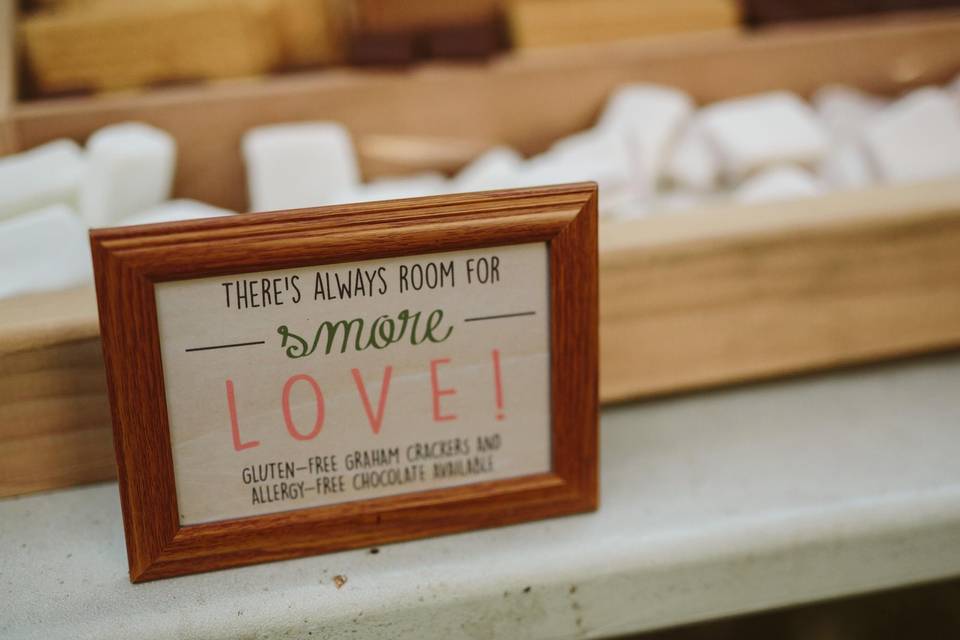 MELANIE + DREW | Guest Favors