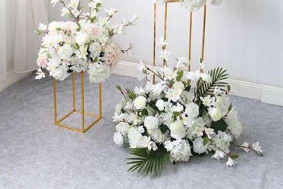 A variety of Centerpiece Sizes