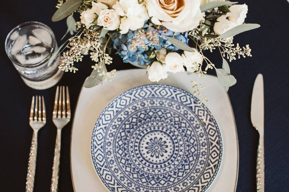 Exquisite cutlery, tableware, and centerpieces