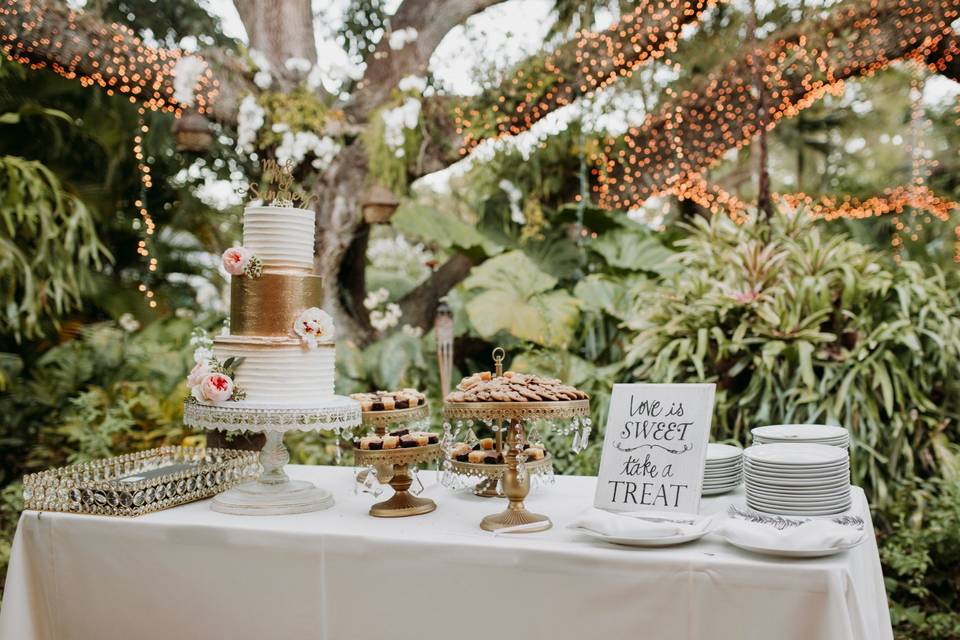 Rustic elegant cake table
