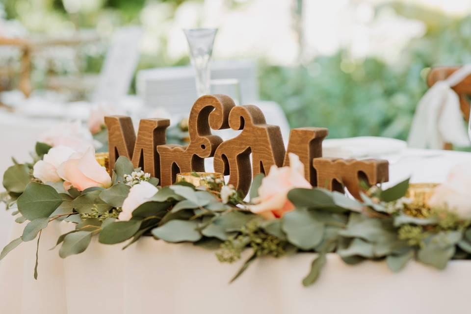 Sweetheart table garland