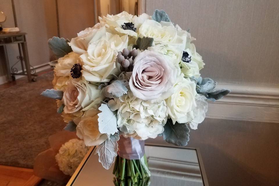 Neutral palette bouquet