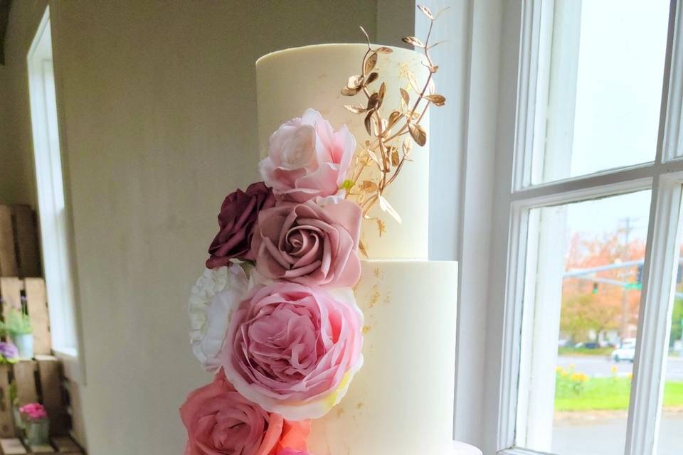 Fourt tier cake with flowers