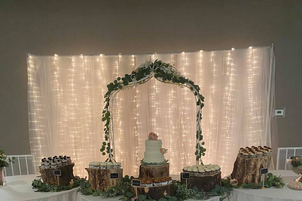 Rustic cake table