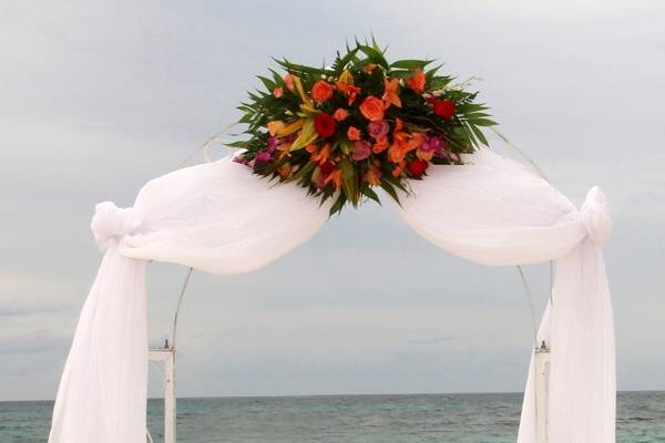 Floral arch decor