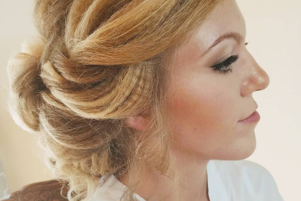 Bride Charlotte, Up-do/low bun