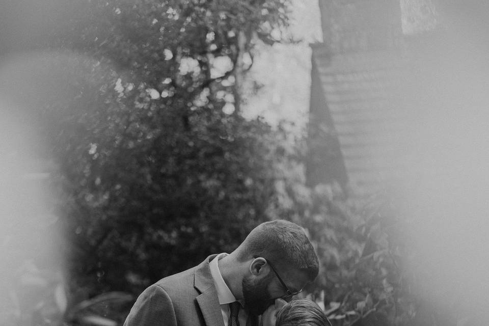 Sneaky wedding day kisses