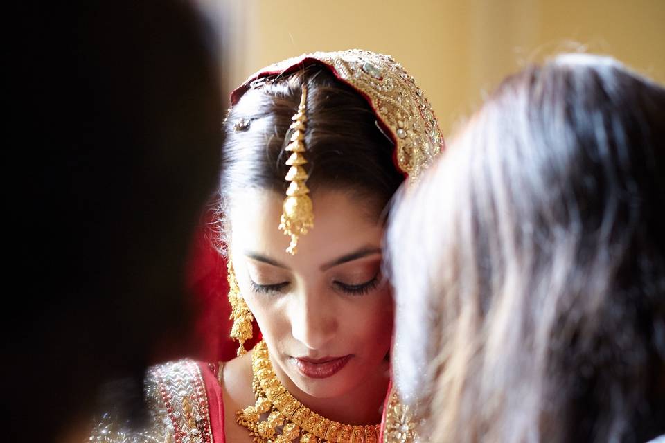 Bride preparing - Argyle