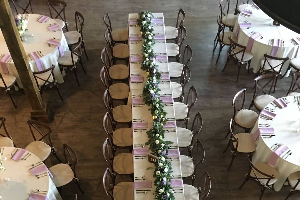 Garland on feast tables are all the rage!