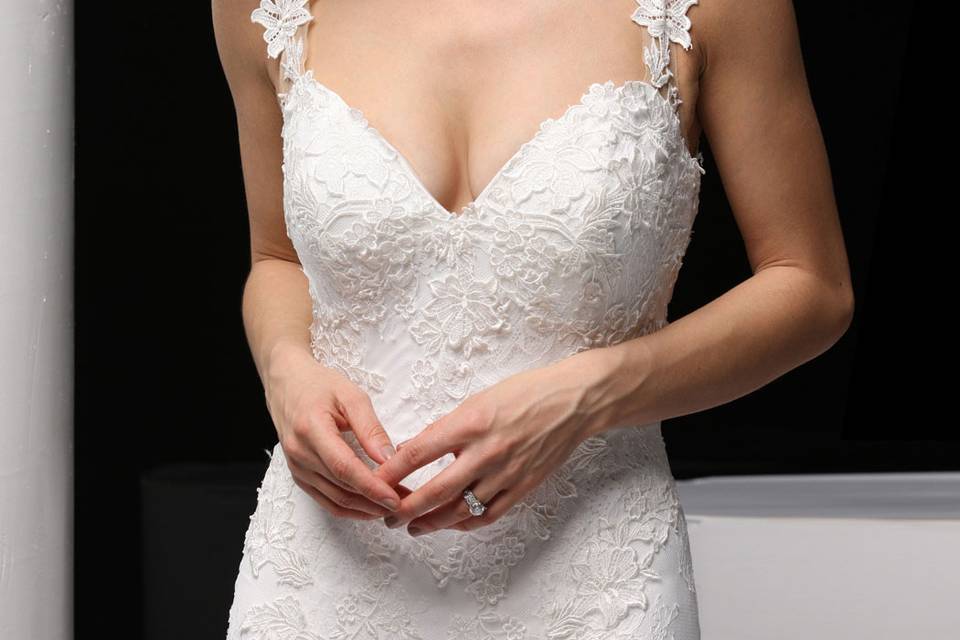 Sleeveless wedding dress