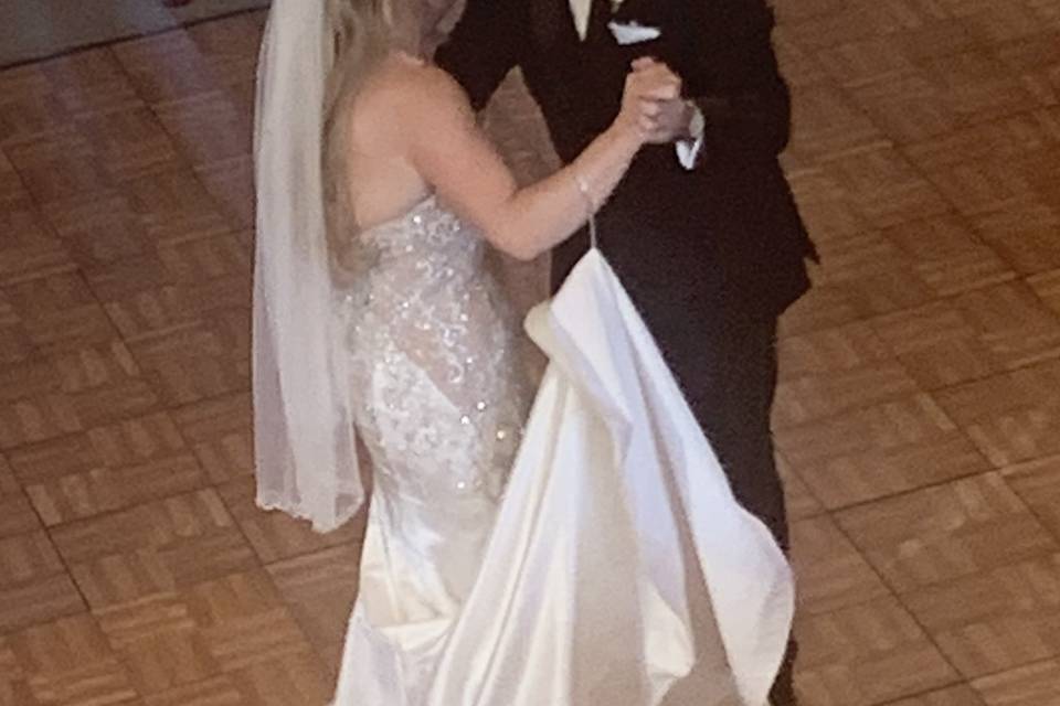 Bride & groom dance