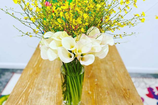 Eye-catching floral vase