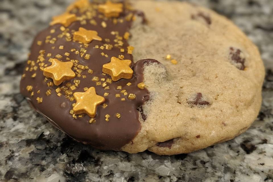 Chocolate dipped cookie
