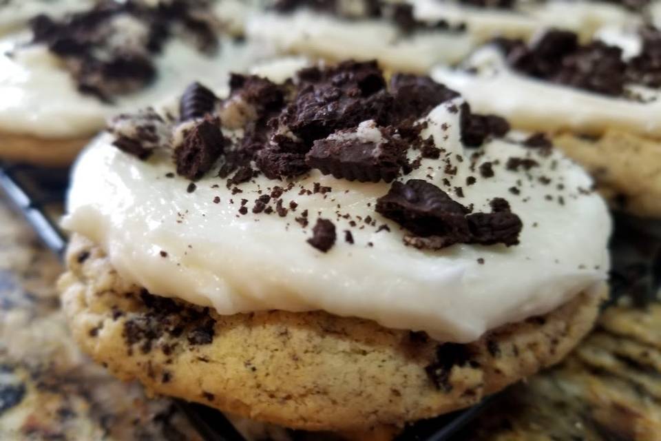 Cookies-n-cream cookie