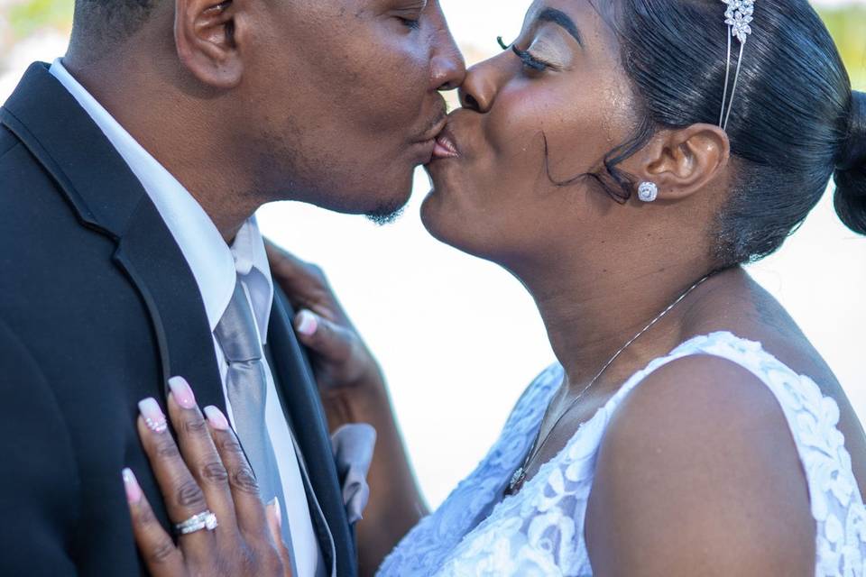 Wedding Kiss