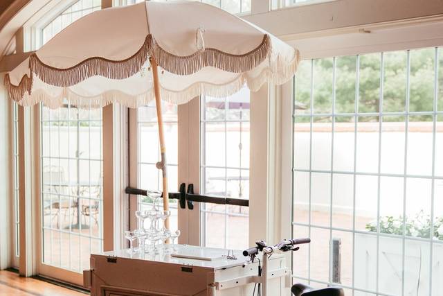 Belle Voir Manor Champagne Bar