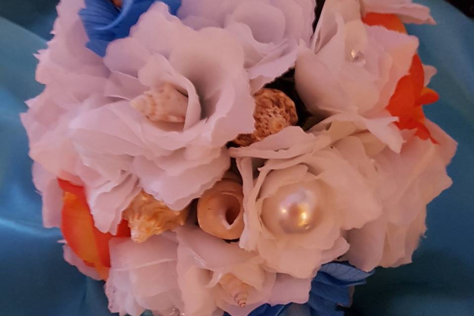 Beach-themed bridal bouquet