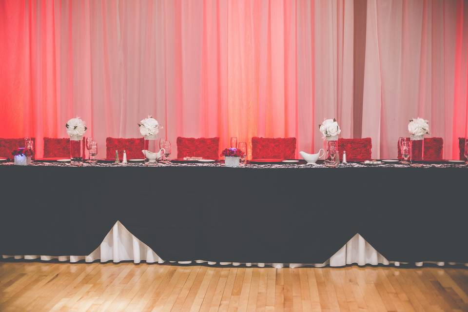Black and red head table