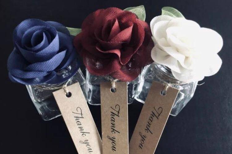 These gorgeous glass favors wi