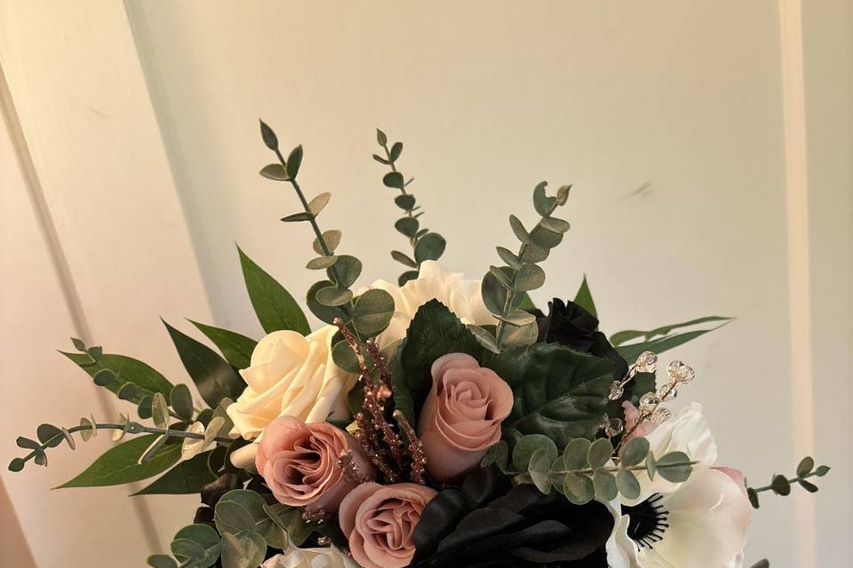 Black roses bouquet