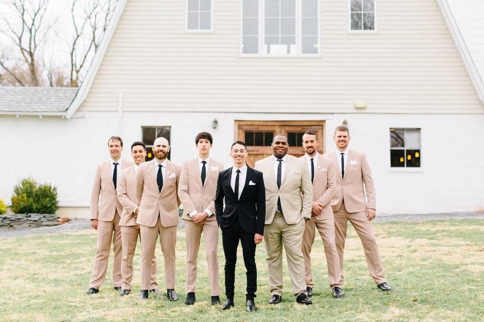 Groomsmen Photos at the Barn