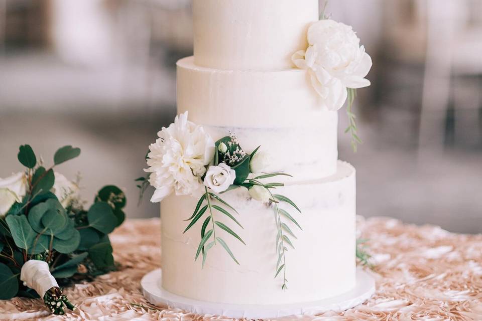 Elegant wedding cake