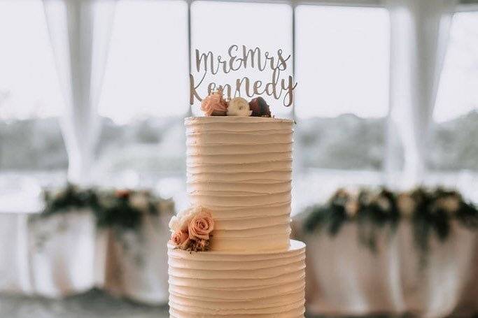 Textured wedding cake