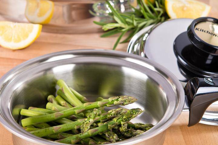 Asparagus cooked without water
