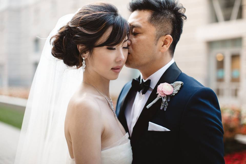 Kiss on the cheek | Justin Kunimoto Photography