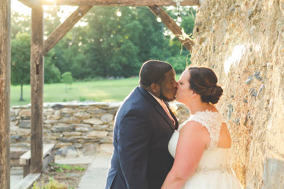 Romantic kiss | Bakerture Photography