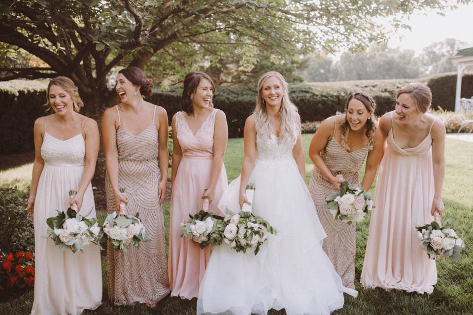 Bride and bridesmaids | L.A. Birdie Photography