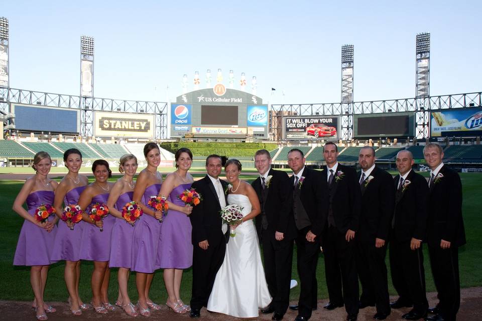 Couple along with bridesmaids and groomsmen
