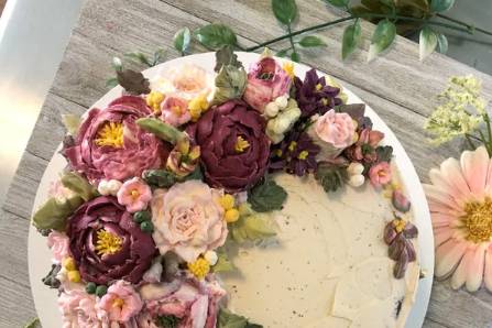 Roses adorning a beautiful cake