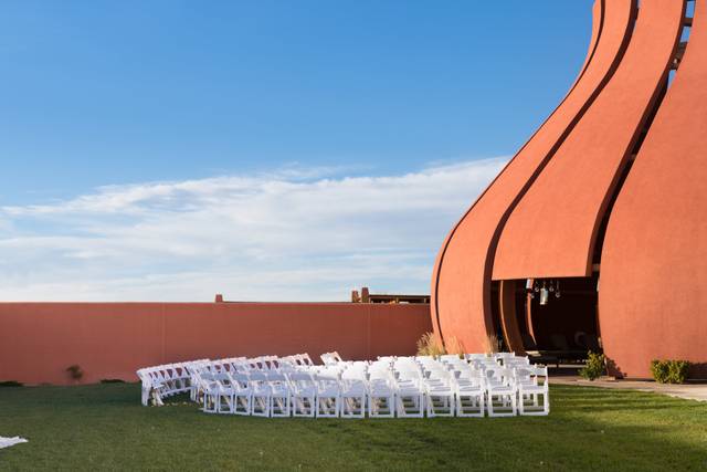 Isleta spa lawn