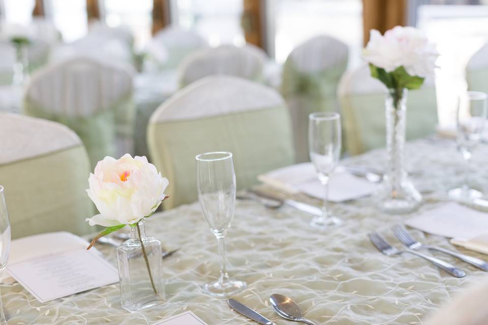 Horizon Table decor