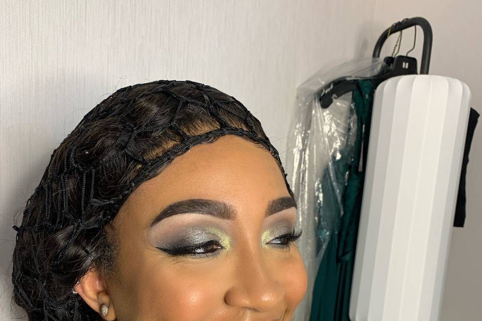 Tradtional makeup glow