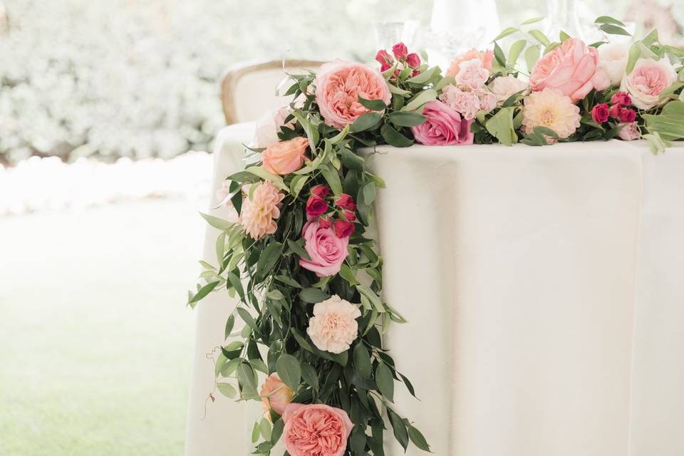 Sweetheart table garland