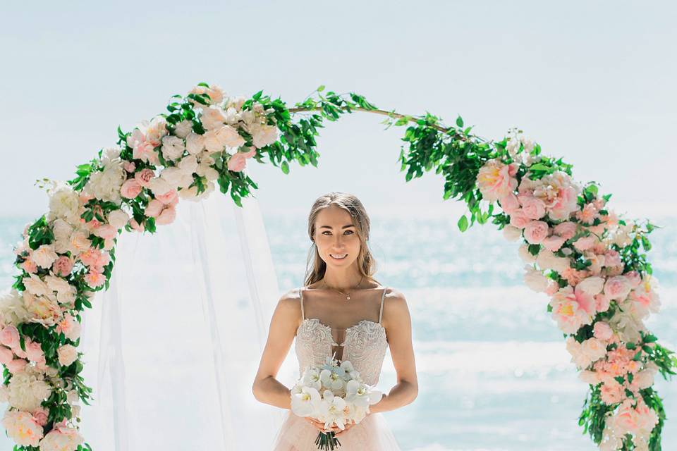 Wedding arch & bouquet