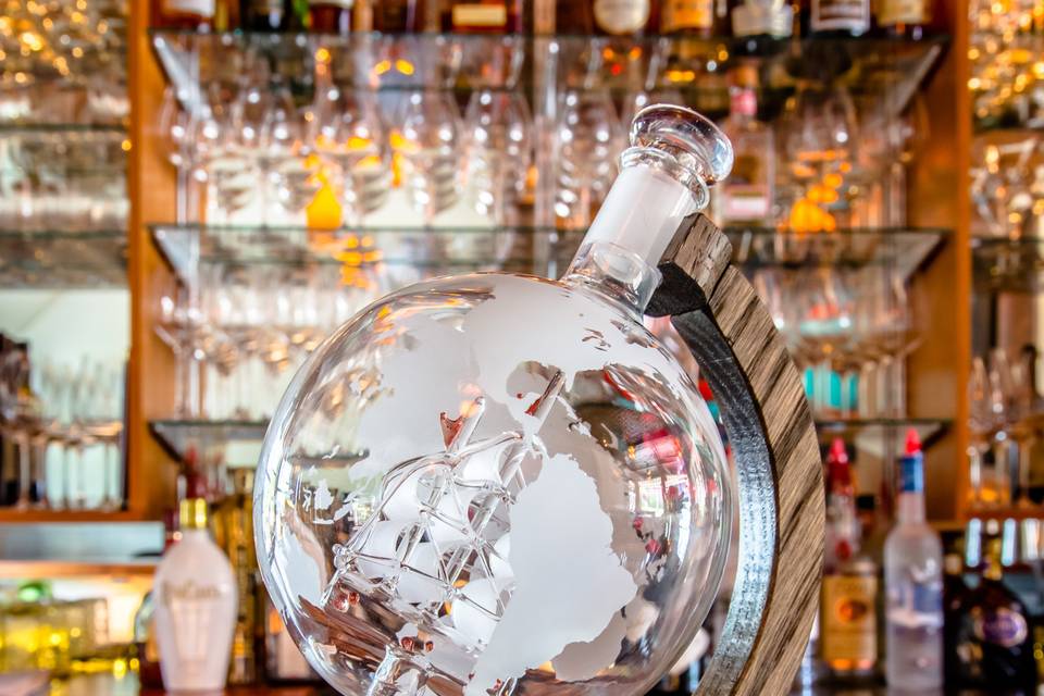 Globe decanter for groomsman g