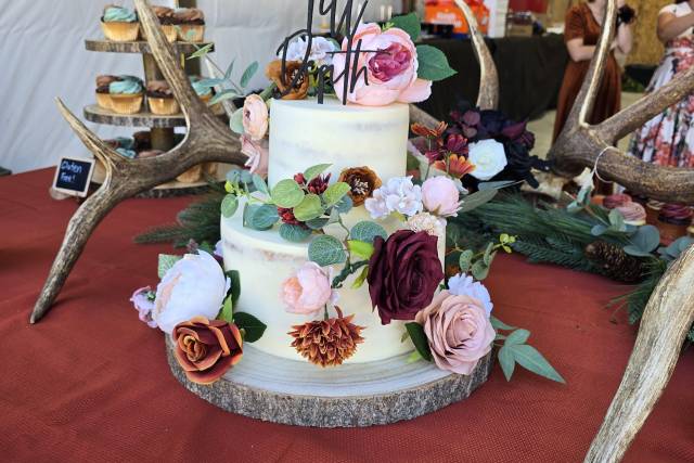 Custom Cake Rustic Flowers