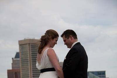 Couple photo by the cityscape