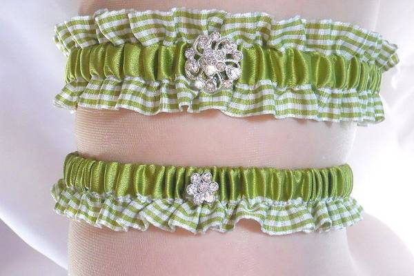 Country charmer in fresh Spring green and white gingham print with the elegant touch of crystal buttons.
The set comes with one keepsake garter and a smaller tossing garter.
