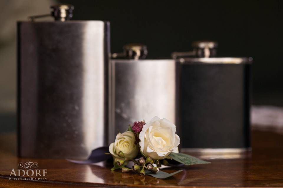 Groomsmen flask gifts | Adore Photography