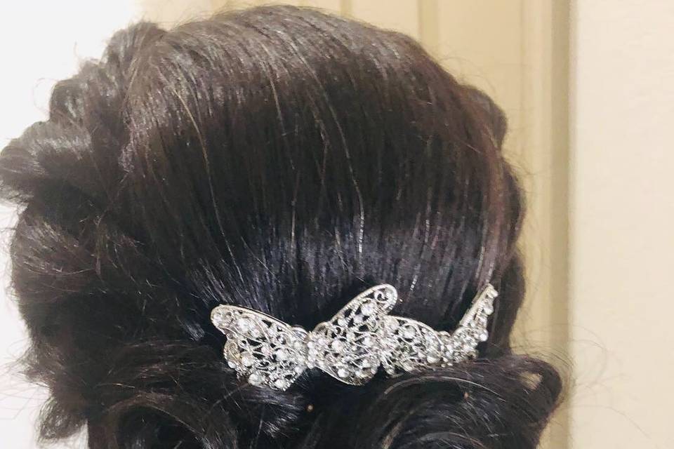 Hairdo for bridesmaid