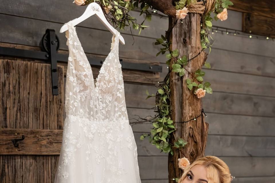 Wedding dress/indoor arch