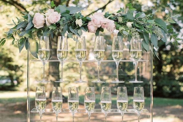 Tabletop mini champagne wall