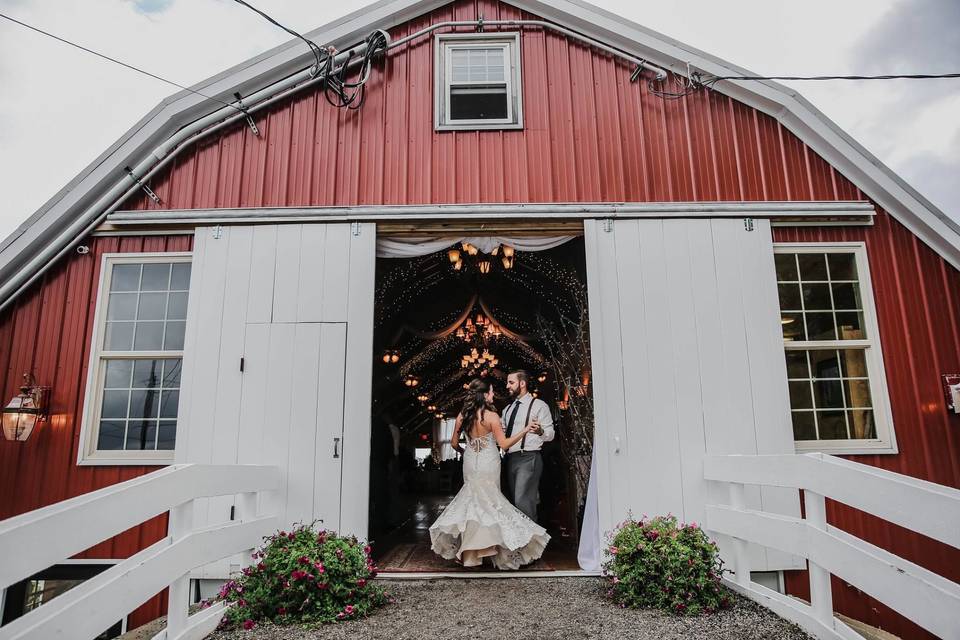 Maine wedding barn... A couples dance!